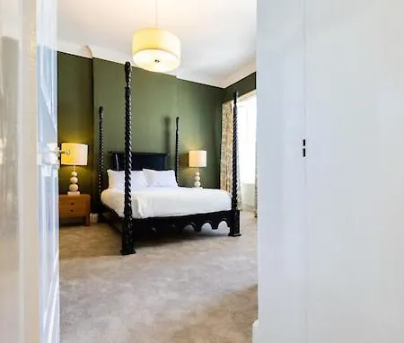 Butler House Gæstehus 4*